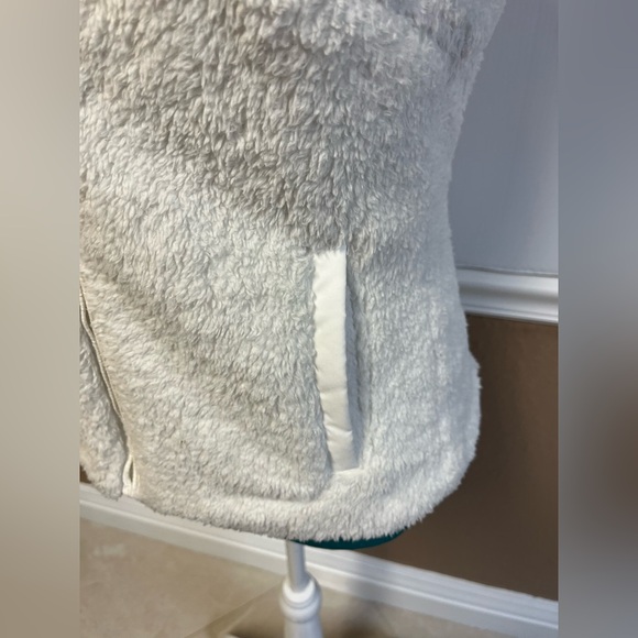 Patagonia Women’s Los Gatos Fleece Vest – Birch White – Size S - Picture 4 of 10